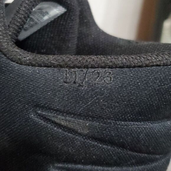 Kyrie Flytrap 5 in Black Men's Size 10 - Picture 9 of 16